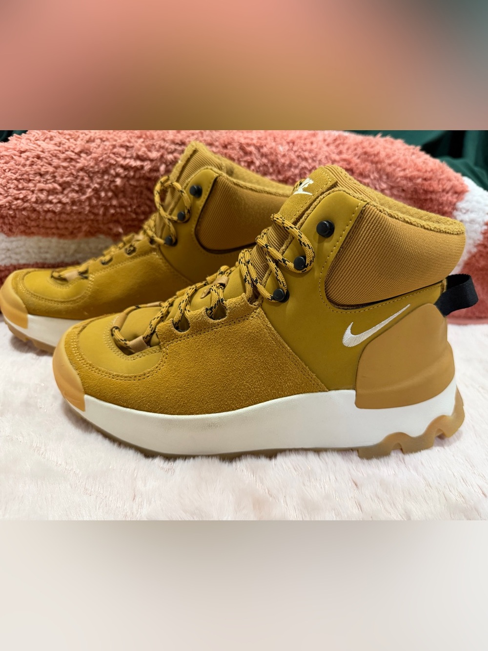 Nike Men's Wheat colored High-Top Hiking Boots